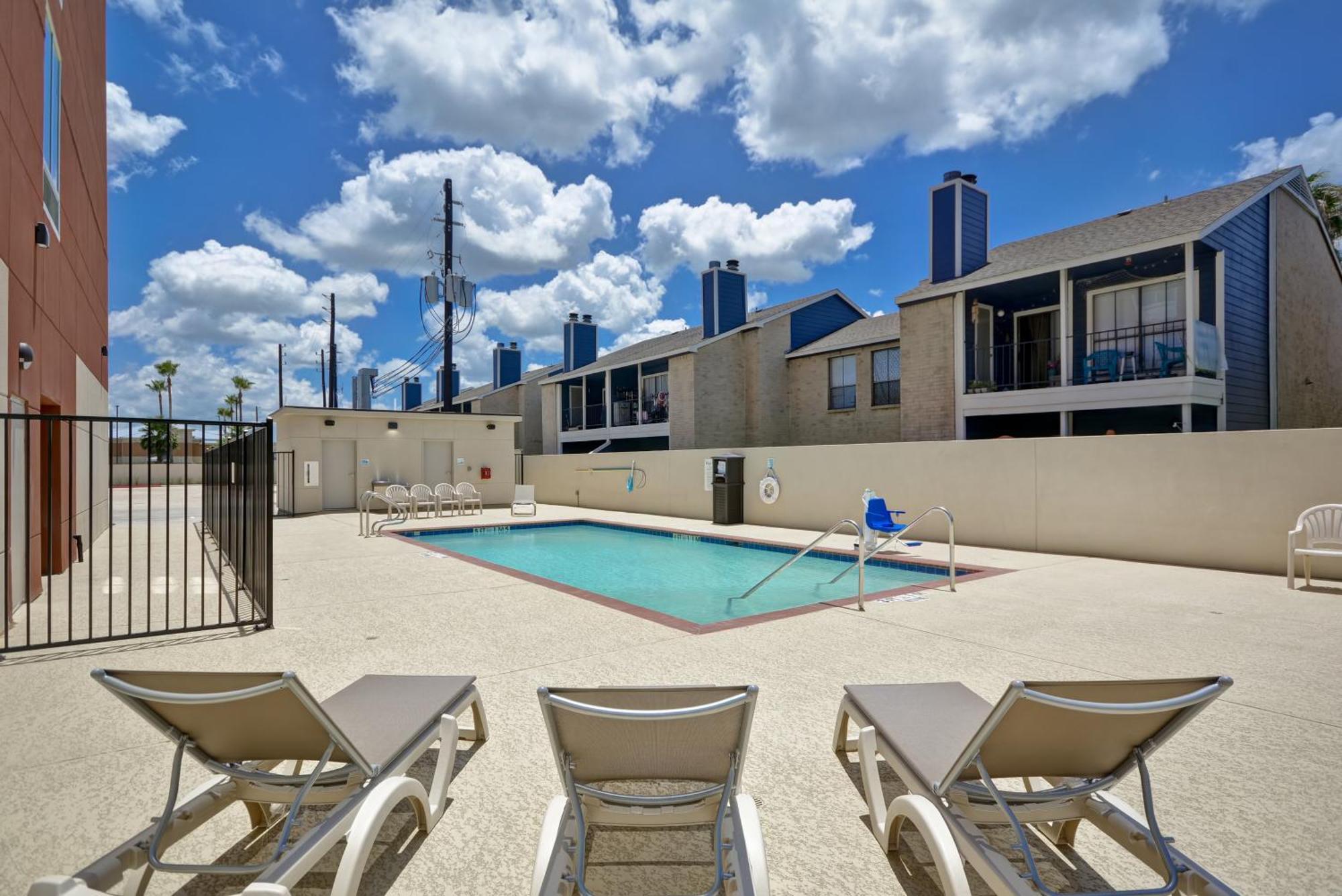 Holiday Inn Express & Suites - Houston Nasa - Boardwalk Area By Ihg Seabrook Bagian luar foto
